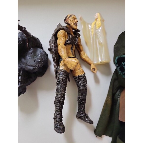 LORD OF THE RINGS Action Figure Lot  Aragon Sharku Rider Galadriel Gollum rock - Picture 6 of 9